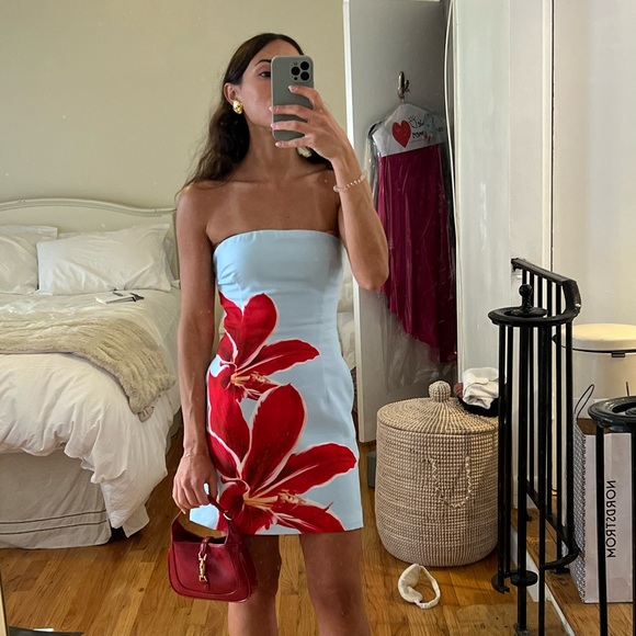 Elegant Strapless Floral Dress in Red and White - Picture 1 of 4